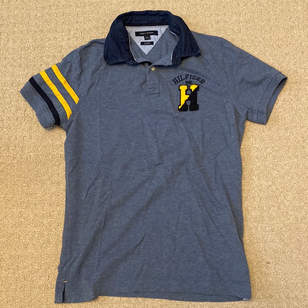 Men’ Tommy Hilfiger polo shirt. Worn a couple times. Great condition.